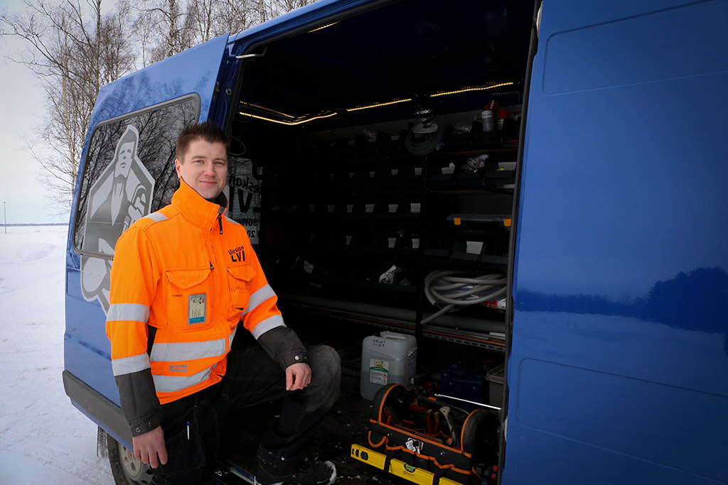 varaosat-huoltoautossa